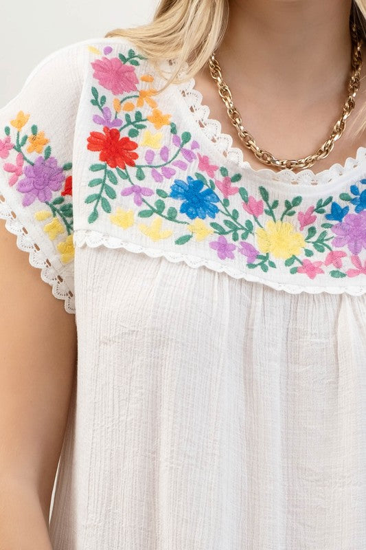 Blusa bordada manga corta