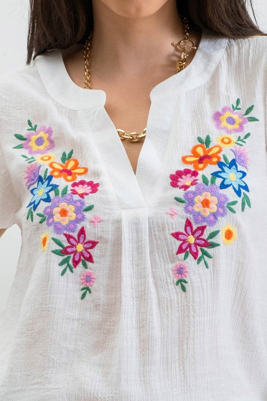 Blusa bordada con manga olán