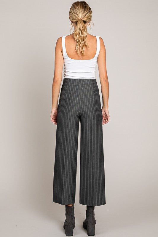 Pantalón corto a rayas