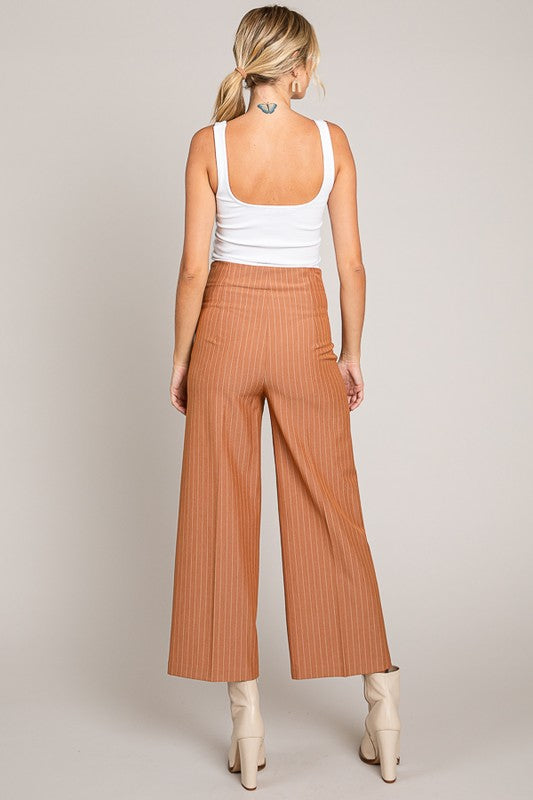Pantalón corto a rayas