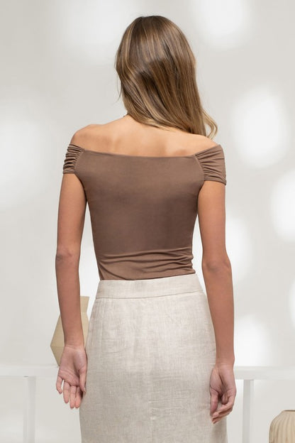 Blusa básica a los hombros