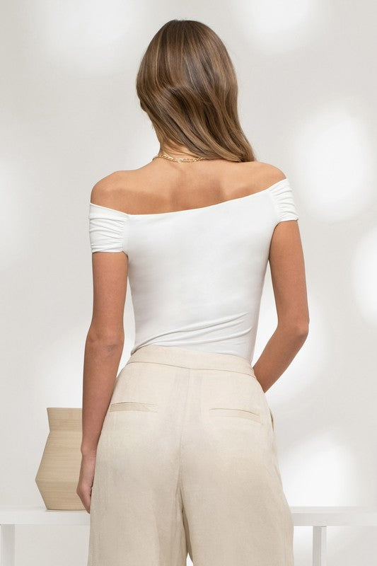 Blusa básica a los hombros