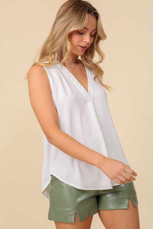 Blusa básica cuello V blanco / negro