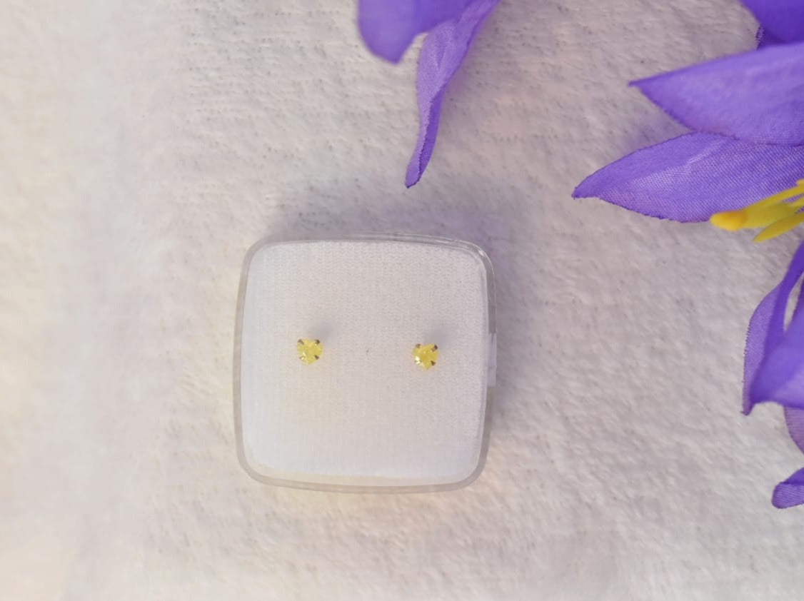 Broquel de corazón con piedra amarillo pastel oro 10k, Luar Boutique Mx