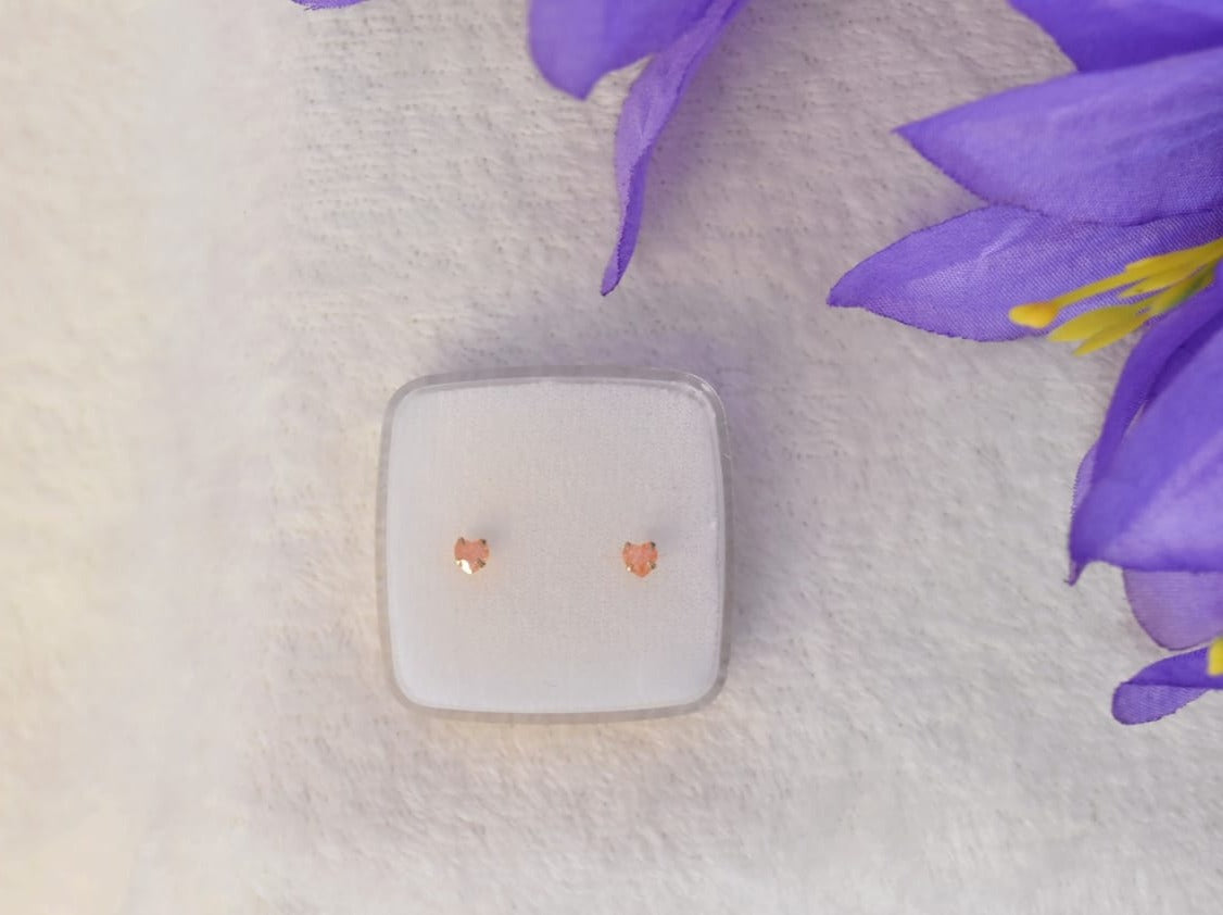 Broquel de corazón con piedra anaranjado pastel oro 10k, Luar Boutique Mx