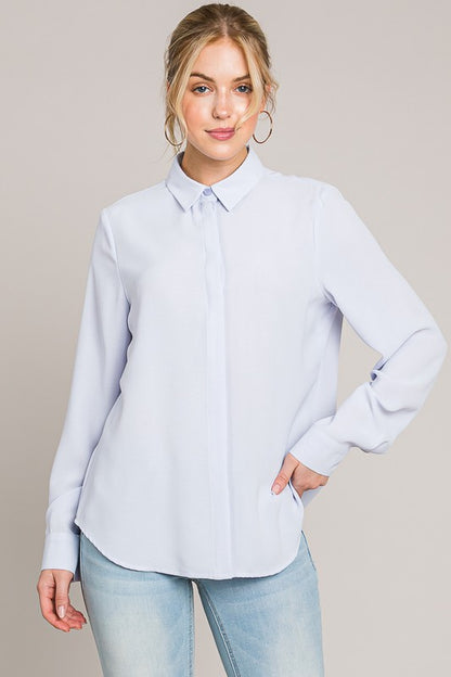 Camisa formal con botón escondido