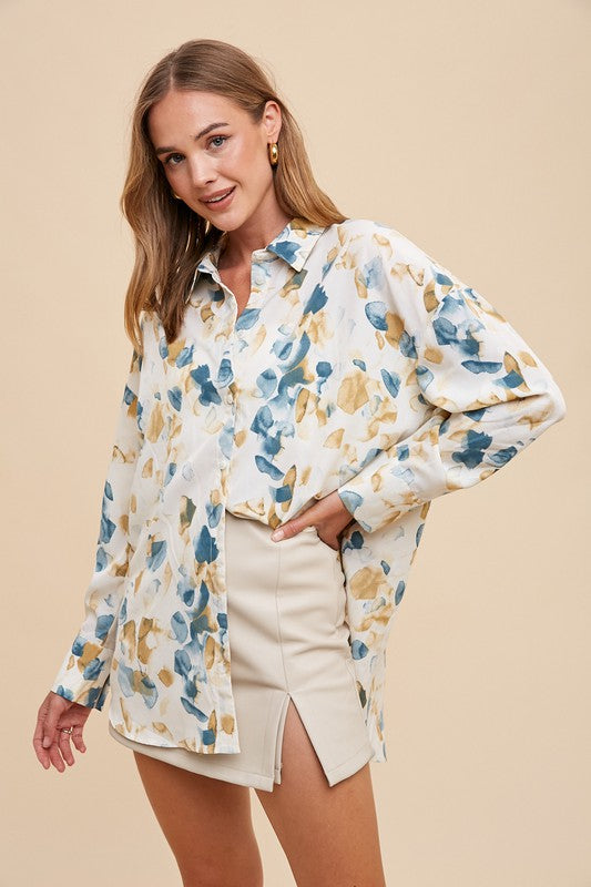Camisa satinada oversize con estampado