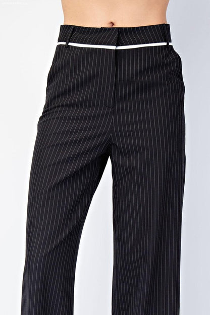 Pantalón a raya con contraste