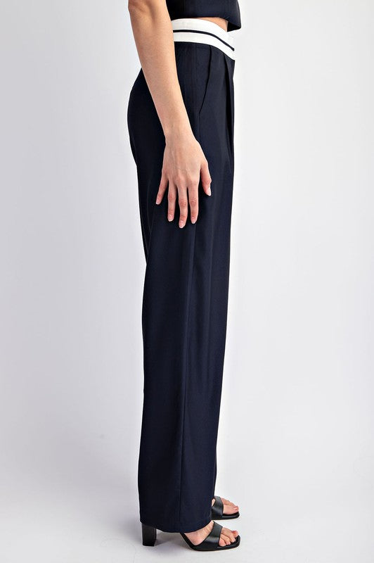 Pantalón navy con contraste