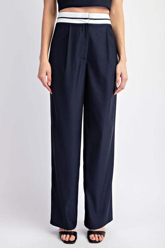 Pantalón navy con contraste