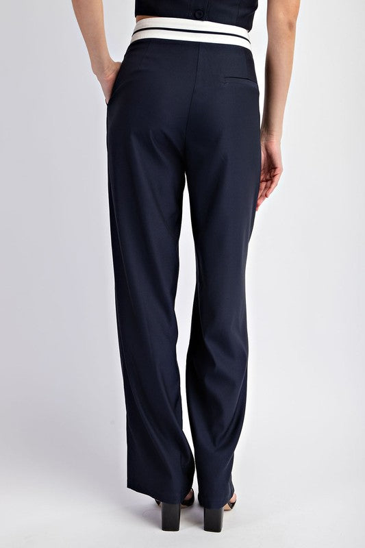 Pantalón navy con contraste