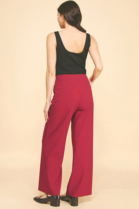 Pantalon wide leg de tiro alto color frambuesa.