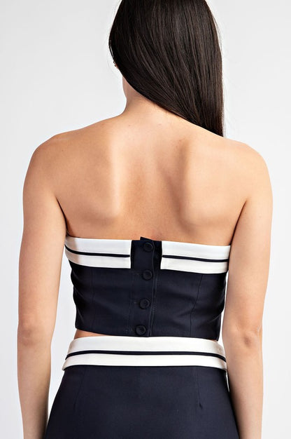 Top navy con contraste